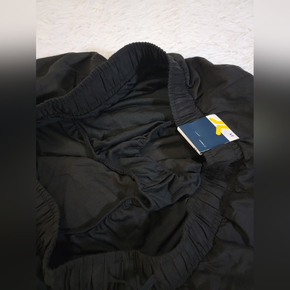 Old Navy Women's Classic Black Athletic Shorts 2X Built In Liner - Picture 7 of 15